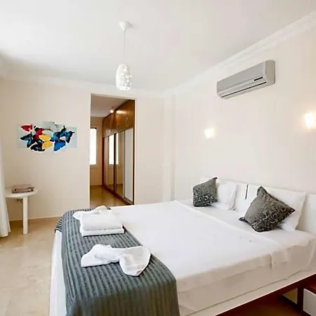 빌라 Sleeps 10 Pool Air Con Wifi *