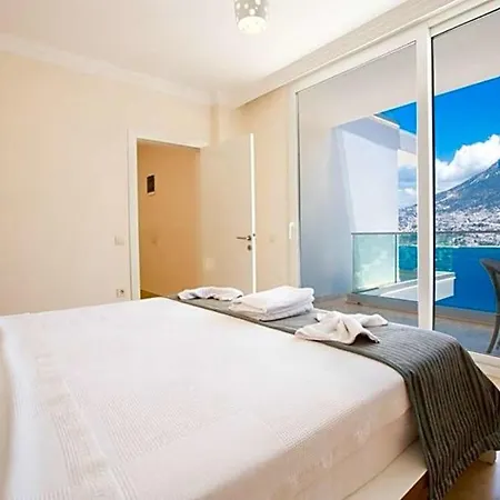 Sleeps 10 Pool Air Con Wifi